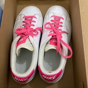 Nike shoes | size 23.5cm = us 4.5 Y | youth